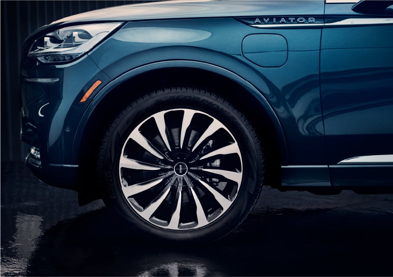 The 2023 Lincoln Aviator® Black Label Grand Touring model with unique 12-spoke wheel | Doggett Lincoln of Beaumont in Beaumont TX