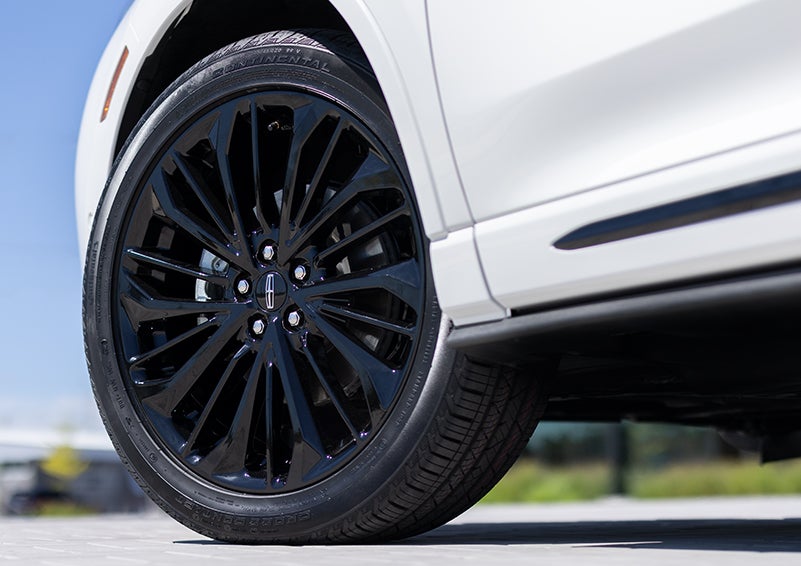 The stylish blacked-out 20-inch wheels from the available Jet Appearance Package are shown. | Doggett Lincoln of Beaumont in Beaumont TX