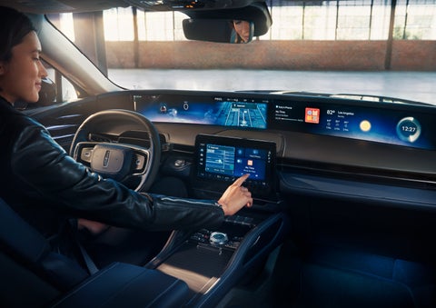 The driver of a 2024 Lincoln Nautilus® SUV interacts with the center touchscreen. | Doggett Lincoln of Beaumont in Beaumont TX